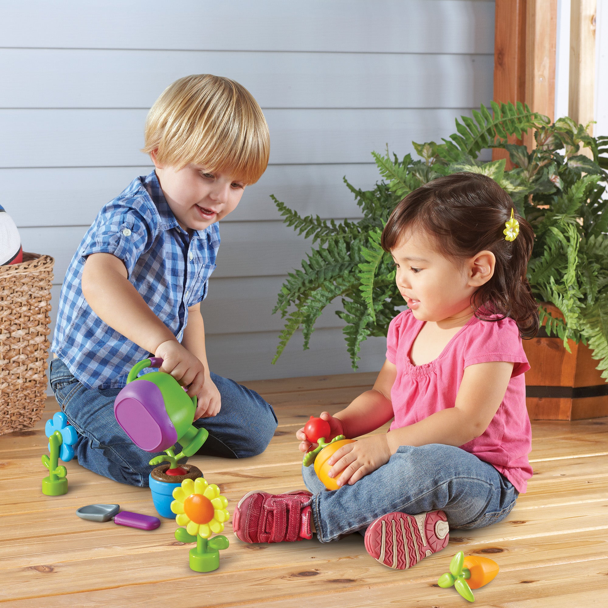 مجموعة ألعاب البستنة "براعم جديدة تنمو!" من Learning Resources، لعبة تظاهرية لحديقة الزهور والخضراوات، مناسبة للأعمار من سنتين فما فوق